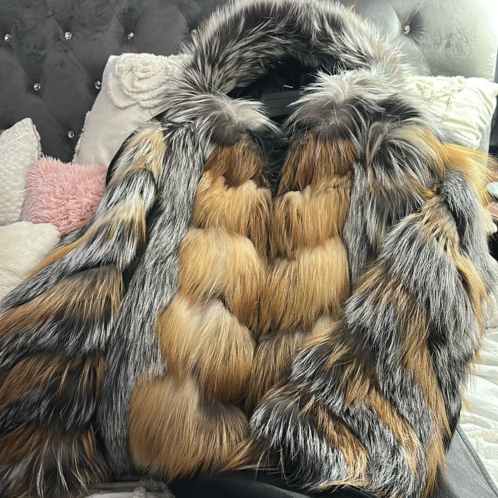 🤩🔥100% FOX 🦊 FUR🔥✨BRAND NEW‼️SIZE XL HAS FUR HOOD ATTACHED‼️EUROPEAN FUR🔥